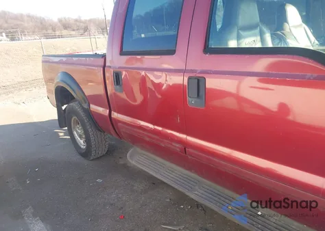 2002 Ford F-250 Lariat/Xl/Xlt z USA, uszkodzony, nr VIN 1FTNW21F52EB86384